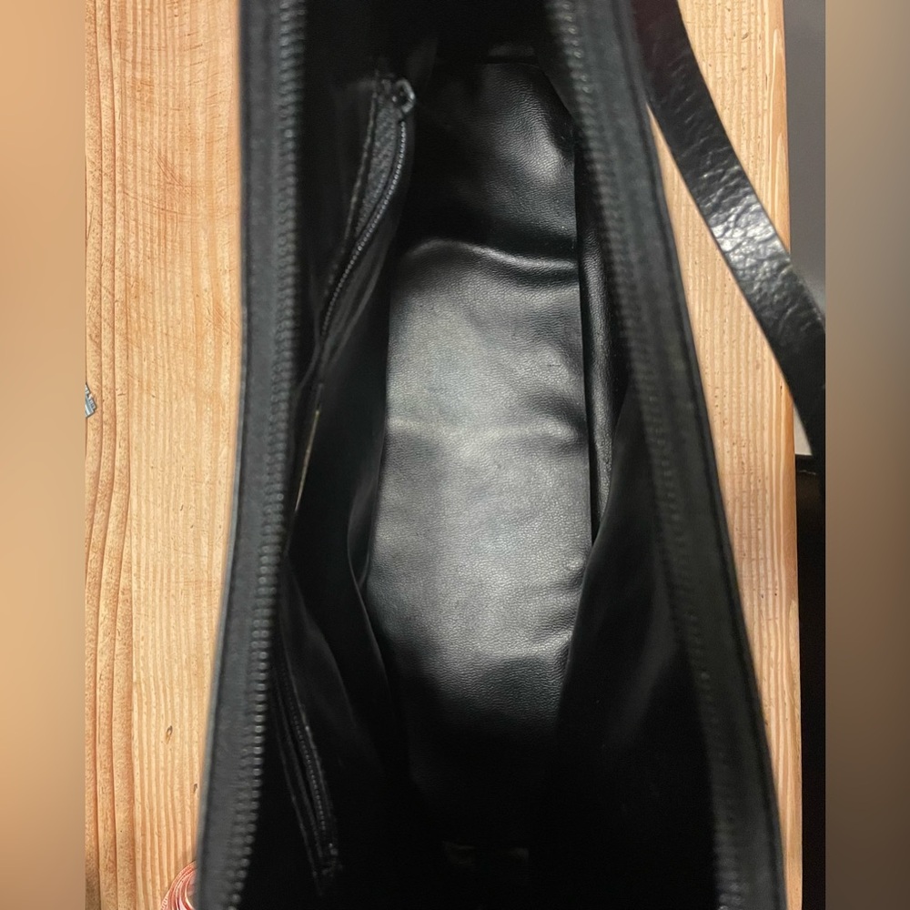 - Saks Fifth Avenue Leather purse. - Picture 15 of 16